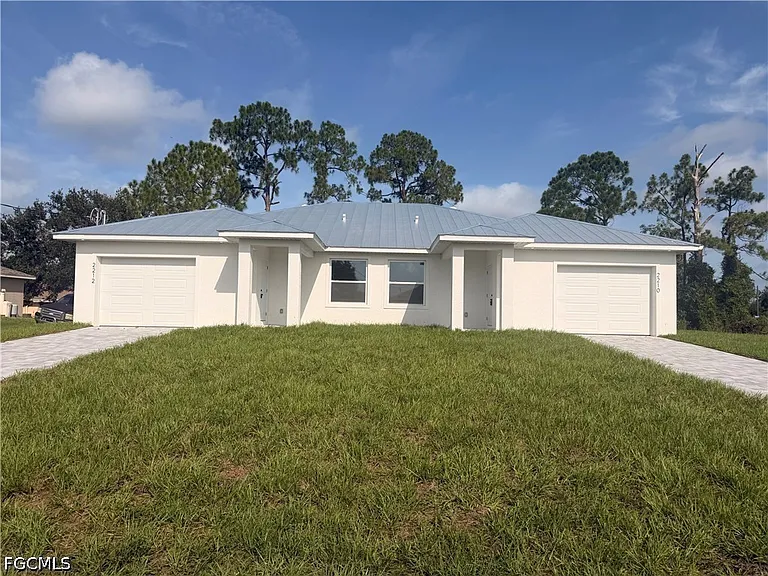 2212 Armour Rd — Photo 1