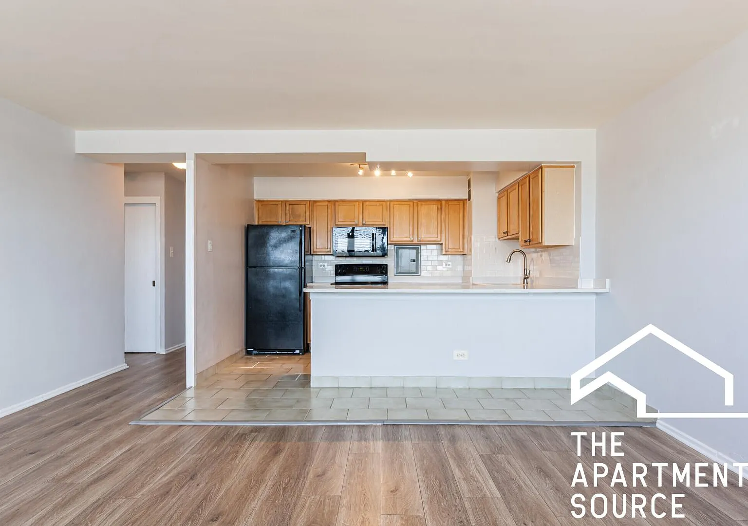 6030 N Sheridan Rd — Photo 1