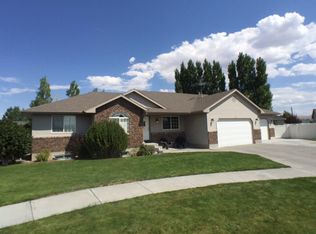 1563 S Ridgewood Cir, Ammon, ID 83406
