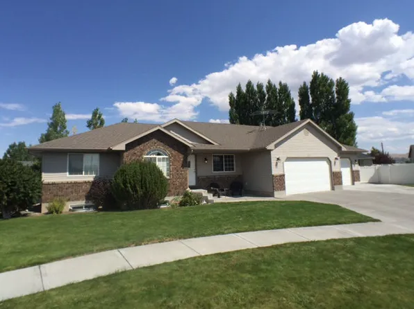 1563 S Ridgewood Cir, Ammon, ID 83406
