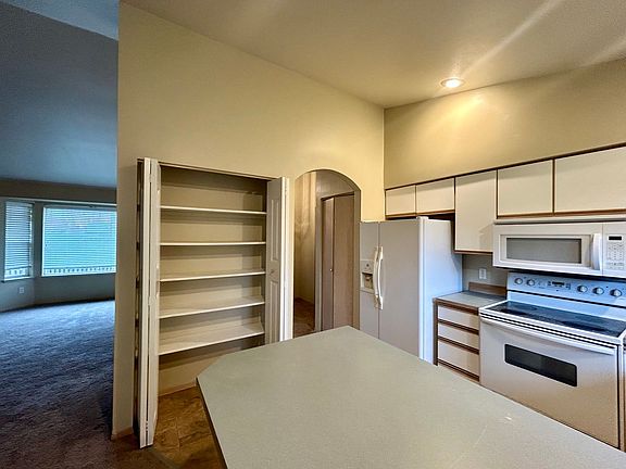 5th image of 948 E St