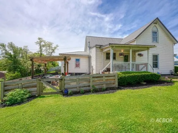 200 N Walnut St, Mc Arthur, OH 45651