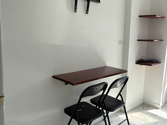 3rd image of 1815 Nereid Ave #1