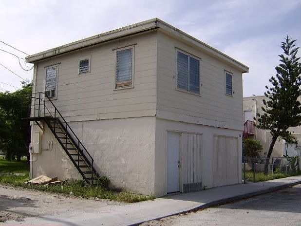 2nd image of 1222 Lucerne Ave #5