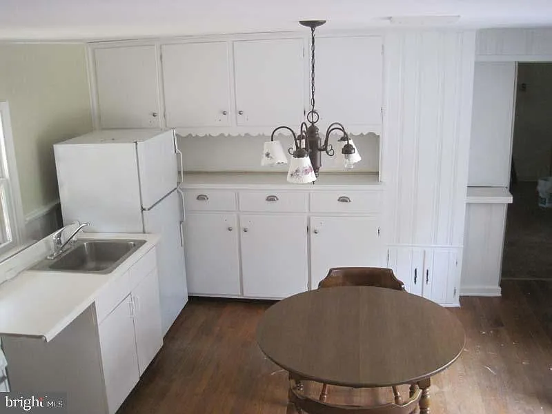 1 bed, 800 sqft, $1,300 — Photo 2