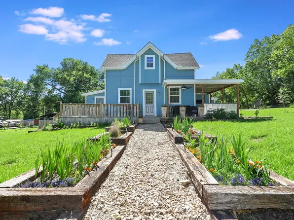 1001 Laurel St, Pleasanton, KS 66075