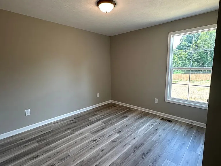 309 W Coffee St — Photo 17