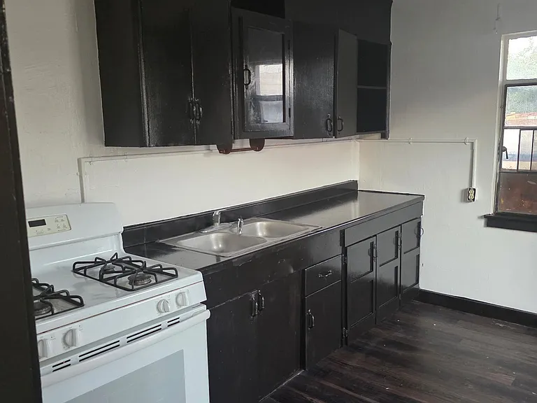 1103 Huckleberry St — Photo 12