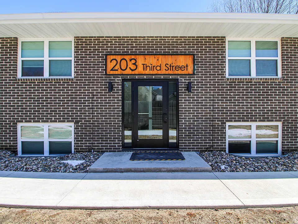 203 3rd St SE #1A