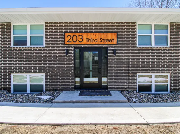 203 3rd St SE, Altoona, IA