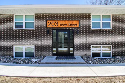 203 3rd St SE Photo 1