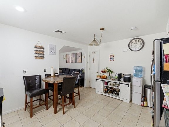 4th image of 270 Westervelt Pl