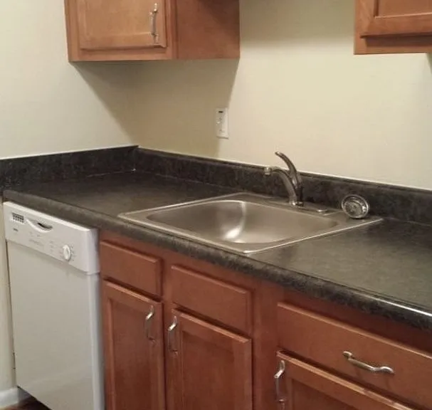 Chapel Lake Apartments — Photo 33