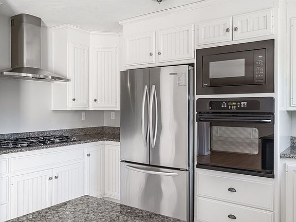 2nd image of 61 Hillview Ln #61