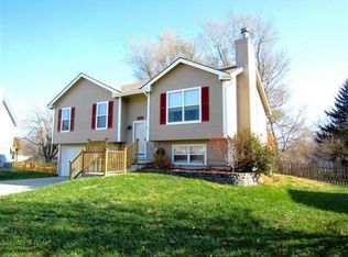 500 Willow Ct, Lansing, KS 66043