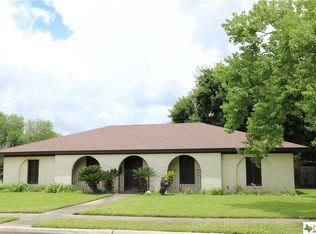 102 Yorkshire Ln, Victoria, TX 77904