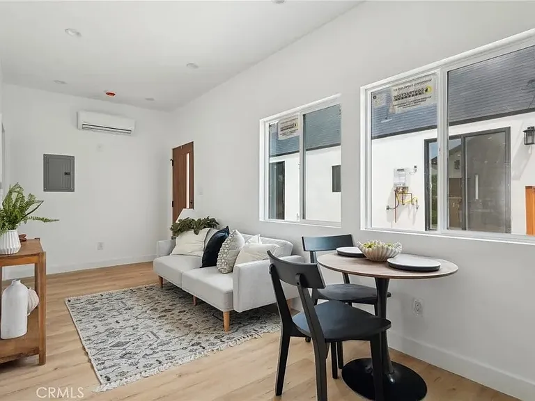 5449 S Victoria Ave #1/2 — Photo 4