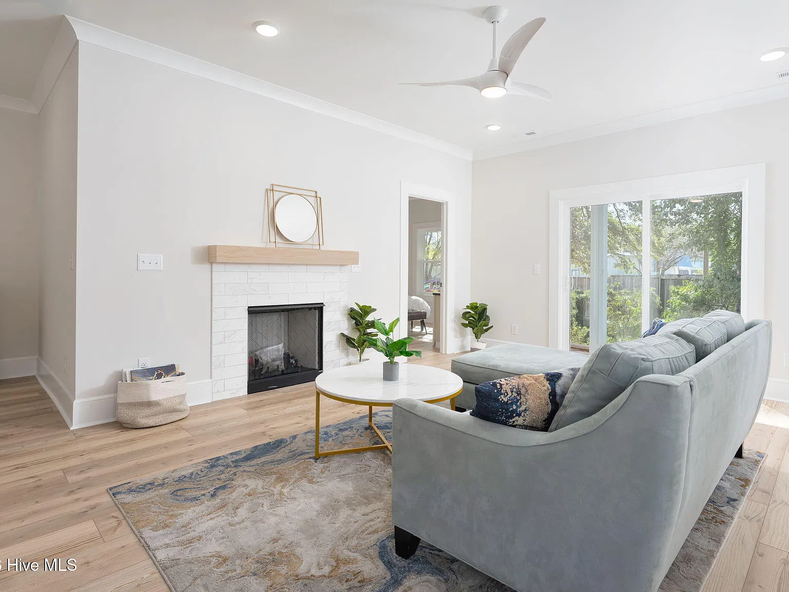5 bed, 4.5 bath, $3,200 — Photo 4