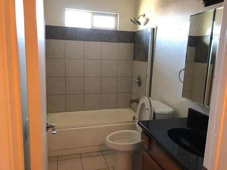 1141 W North Ln — Photo 9