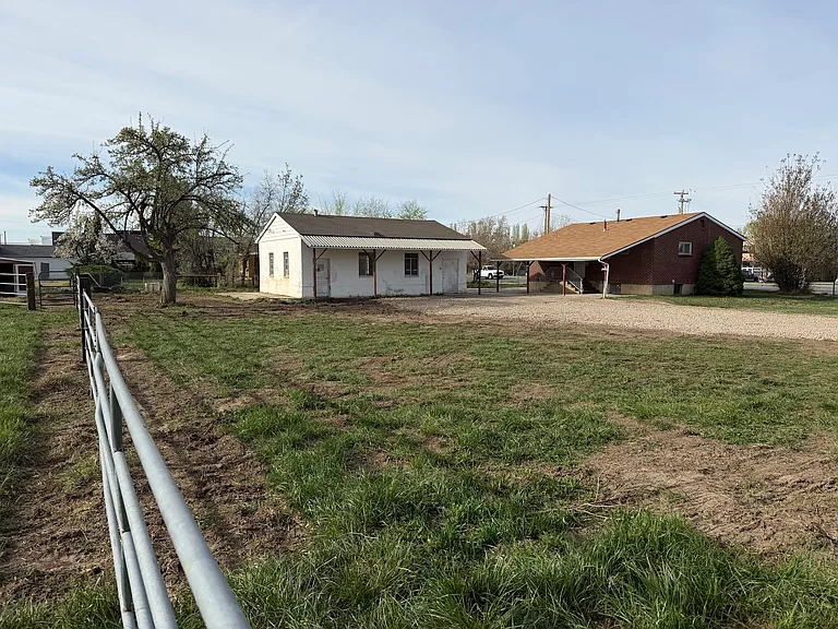 2184 N 2000 W — Photo 29