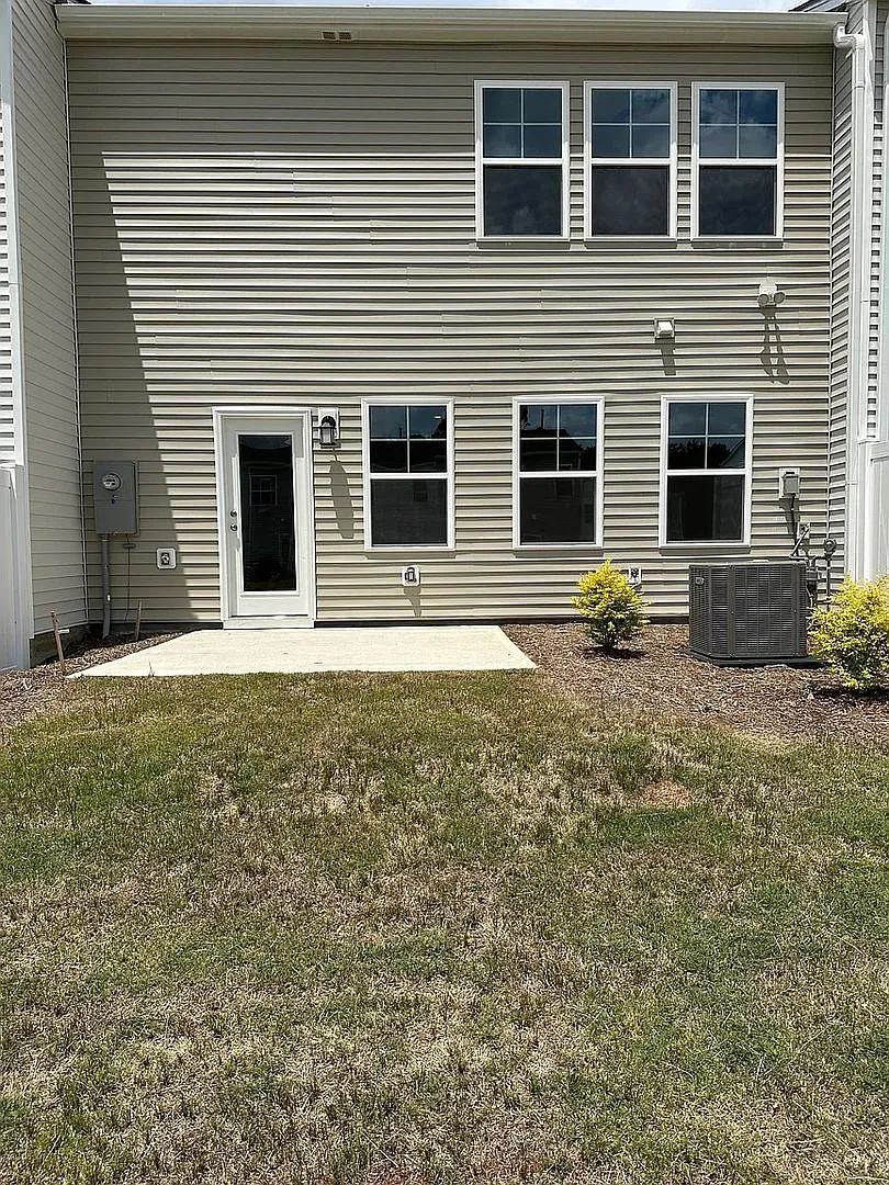 Room in 3 Bedroom Home at Arkose Dr — Photo 3