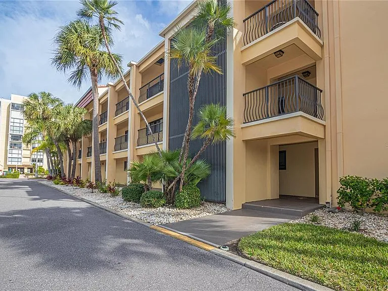 845 S Gulfview Blvd #101 — Photo 2