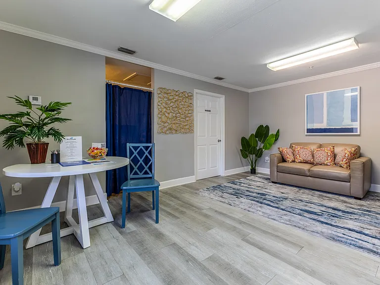 Riverwalk Apartments — Photo 20