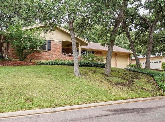 2nd image of 821 Wade Dr