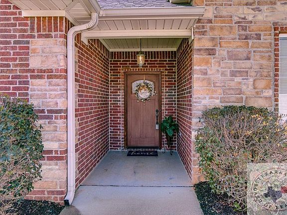 3rd image of 3 Silverleaf Ln