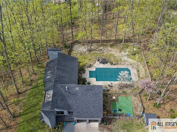 3rd image of 176 Stonehill Rd