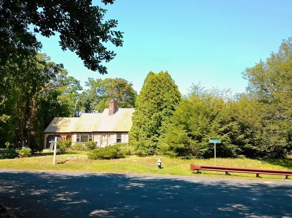 1 Winsome Rd, South Yarmouth, MA 02664