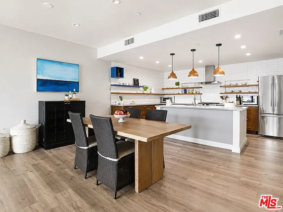 3 bed, 2.5 bath, 2000 sqft, $6,000 — Photo 4