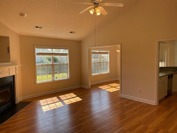 4th image of 638 Castine Way