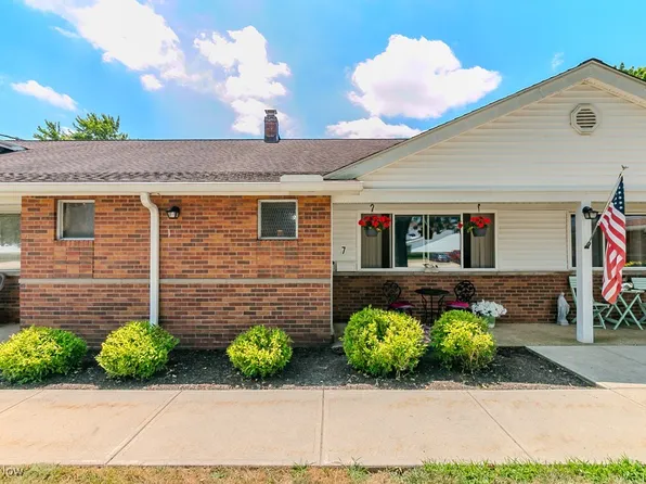 25315 Clubside Dr Unit 7, North Olmsted, OH 44070