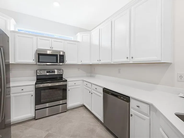 2672 Vine Ave — Photo 7