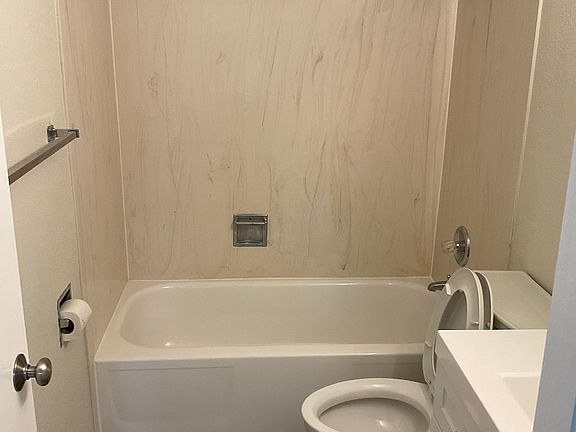 5th image of 11702 Greenwood Ave N APT 402