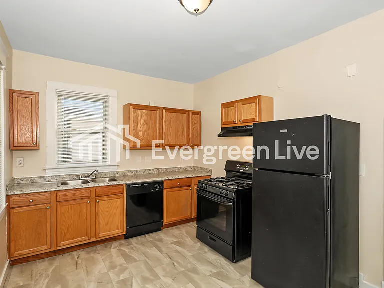 3980 Washington Ave — Photo 5