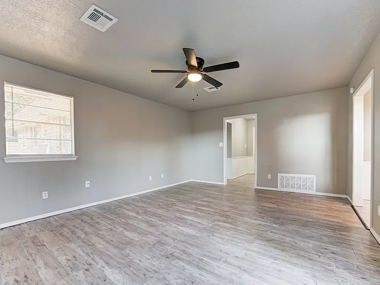 2287 Houston Ave — Photo 5