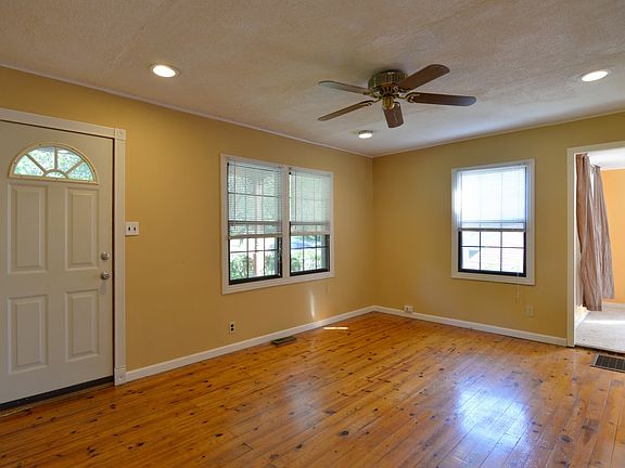 4th image of 2220 Holbrook Dr