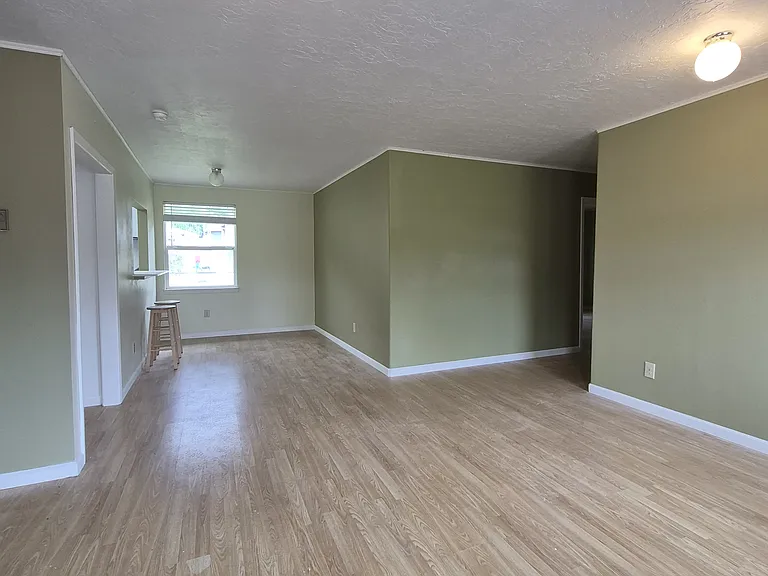 627 NE Forest Ln — Photo 4