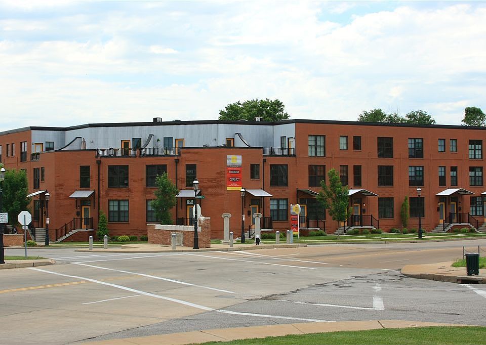 1st image of 466 N Boyle Ave
