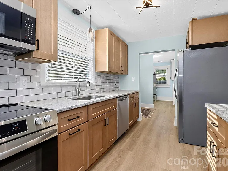 204 E McNeely Ave — Photo 15
