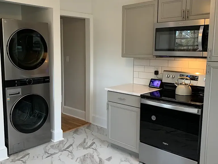 Whirlpool Stove Glass Cooktop & Oven w/Airfryer, Microwave