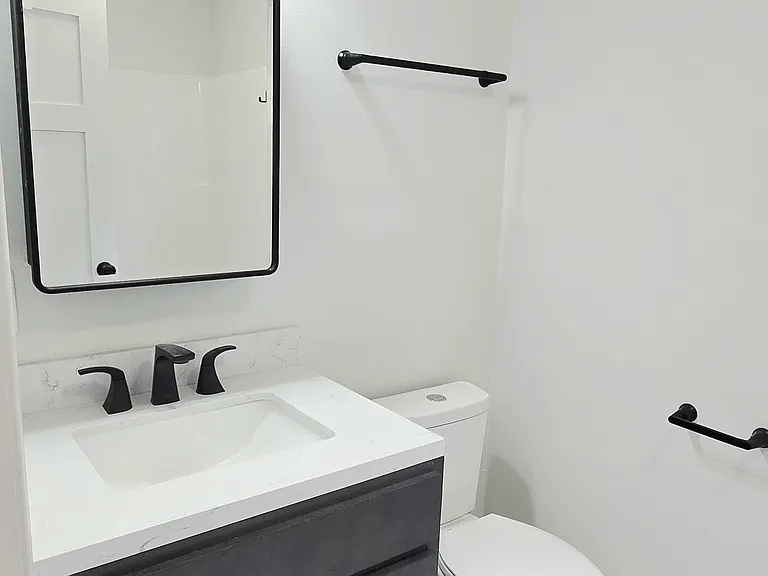914 W 3rd St #1 — Photo 3