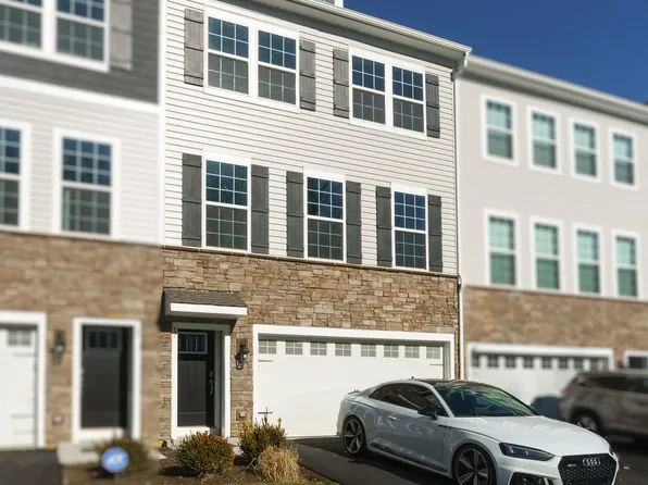 17 Lilac Cir, Mount Laurel, NJ 08054