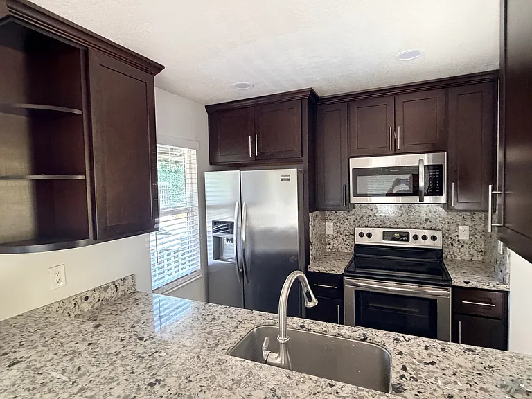 1920 Camino Verde #C — Photo 2