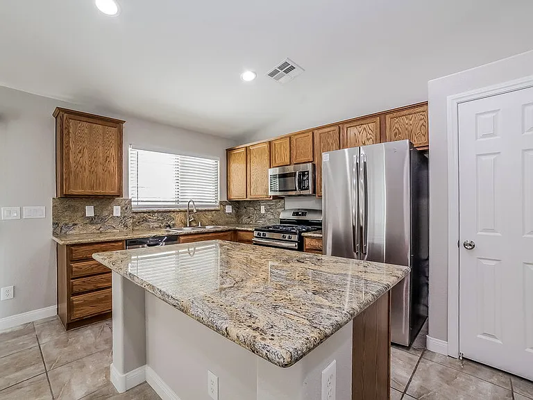 1825 Midnight Wind Ave — Photo 6