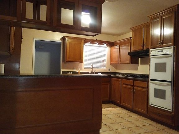 5th image of 732 Highmoor Ave