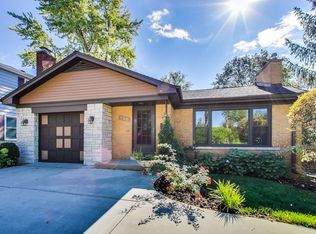 138 W Saint Charles Rd, Elmhurst, IL 60126