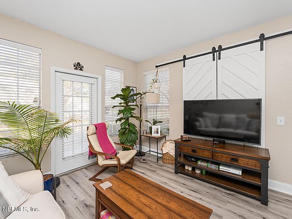 4th image of 13703 RICHMOND PARK Drive N #1705